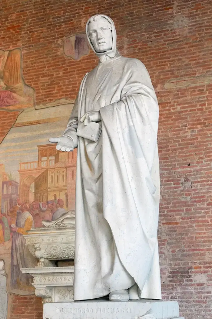 A statue of Fibonnaci