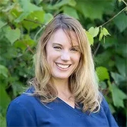 A headshot photo of Dr. Laura Davies, the dentist at Fibonacci Dental Studio